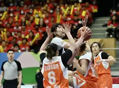 卢卡斯堡客场险胜，保持领先优势