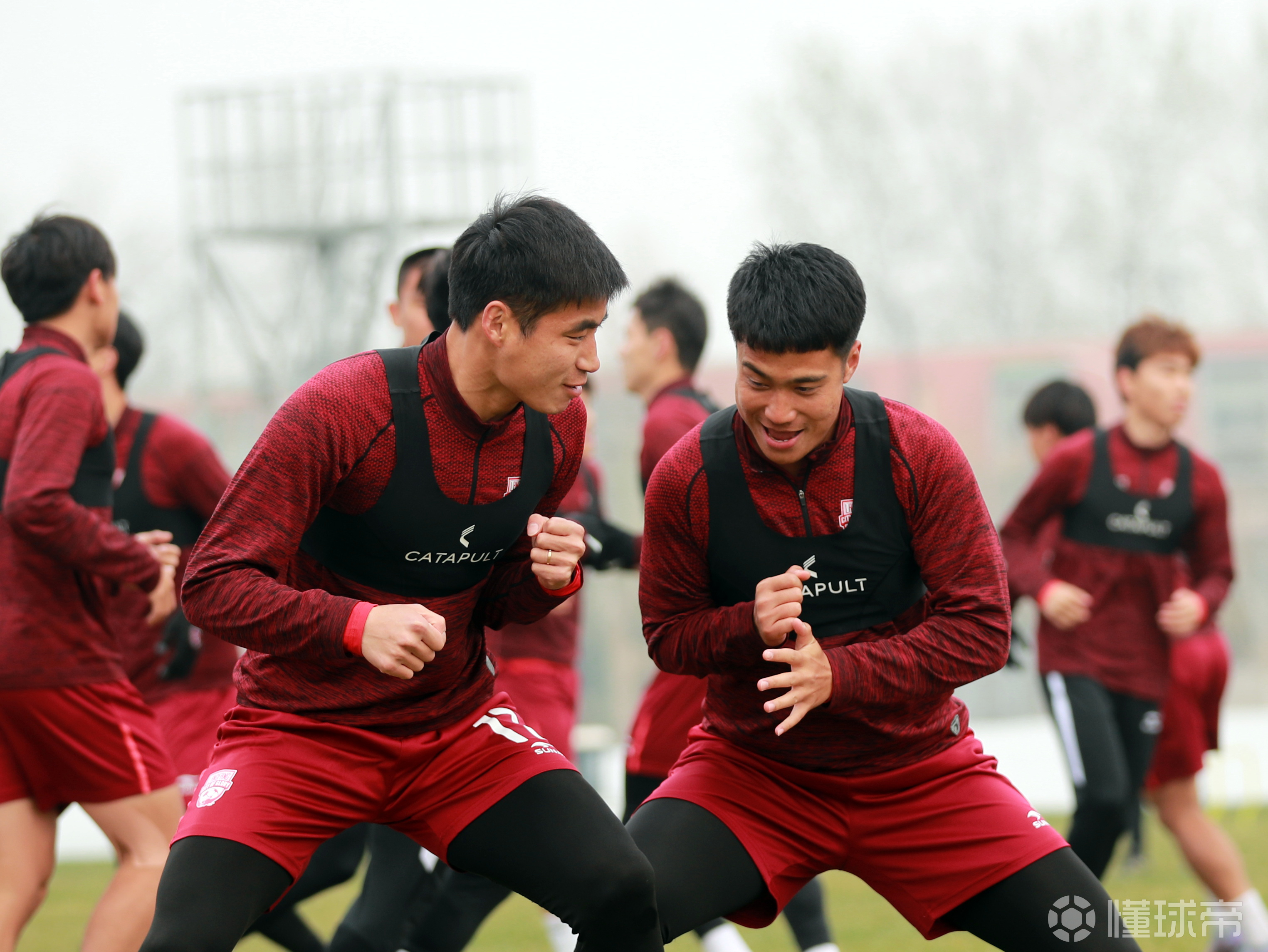 各队积极备战下一场比赛,备受瞩目 各队积极备战下一场比赛,备受瞩目