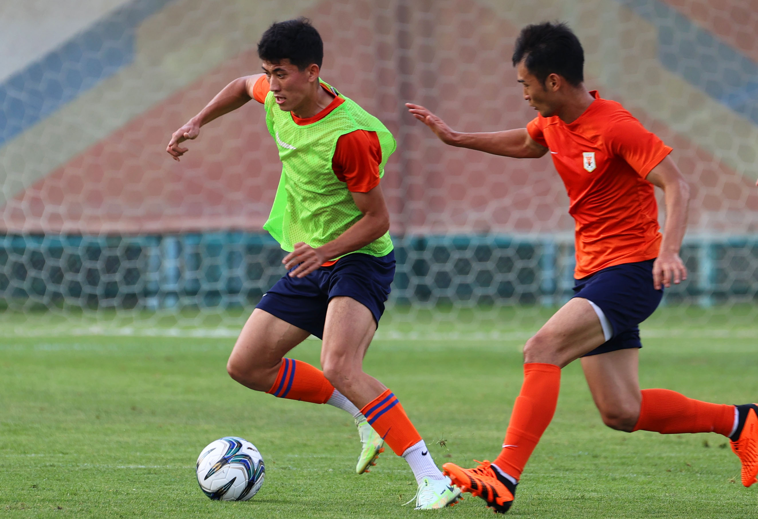 各队积极备战下一场比赛,备受瞩目 各队积极备战下一场比赛,备受瞩目