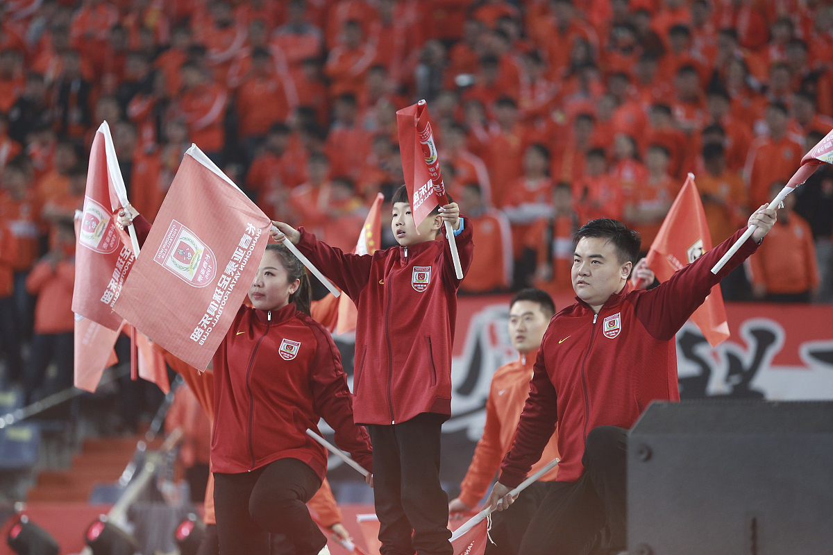 关于国内球队在国际赛事中获得胜利大放异彩的信息